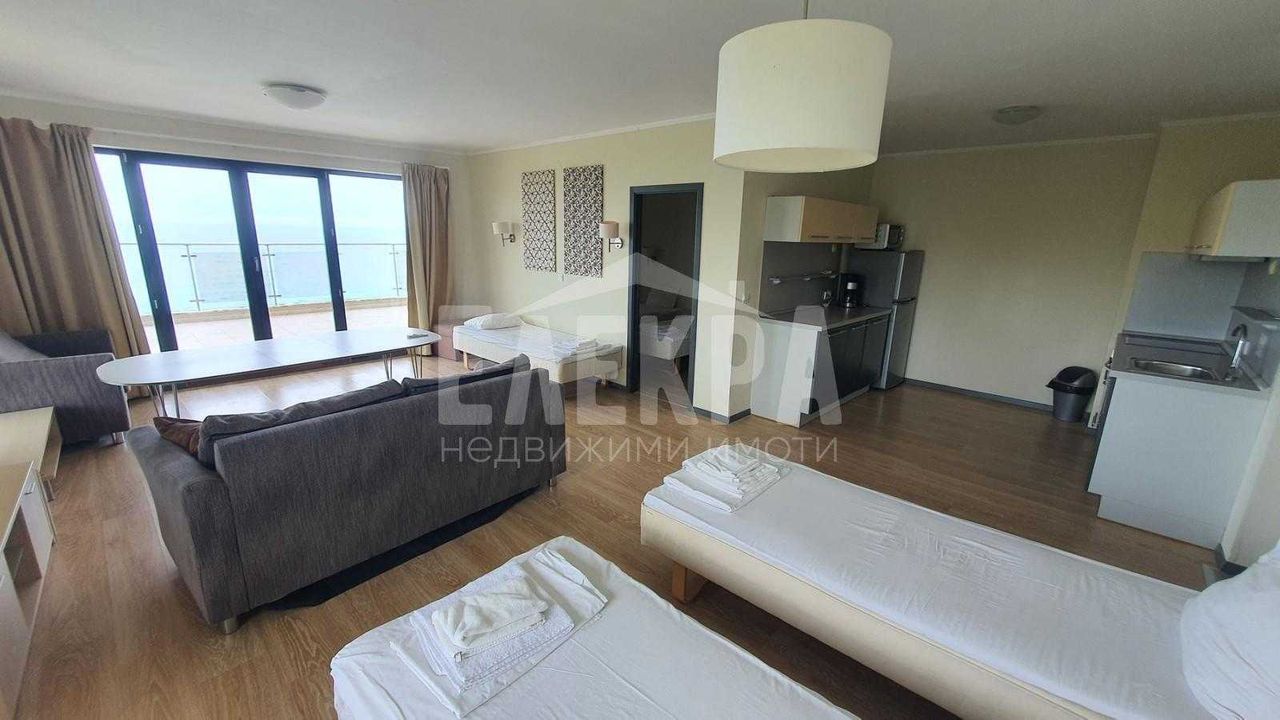 Продава се Четиристаен апартамент в Бяла - 180 кв.м за 834 €/кв.м - Снимка #1