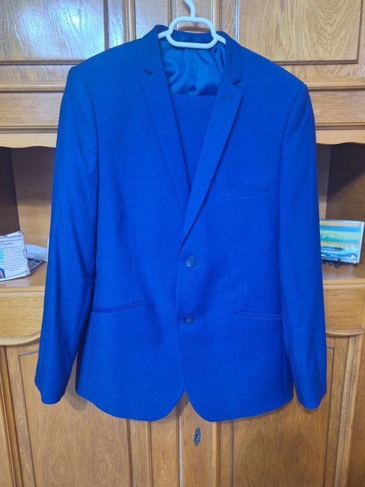 Vând costum de haine și sacouri