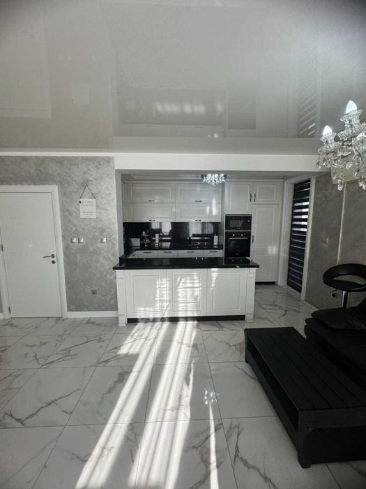 Продава се Многостаен апартамент в Пловдив, Остромила - 179 кв.м за 1671 €/кв.м - Снимка #2