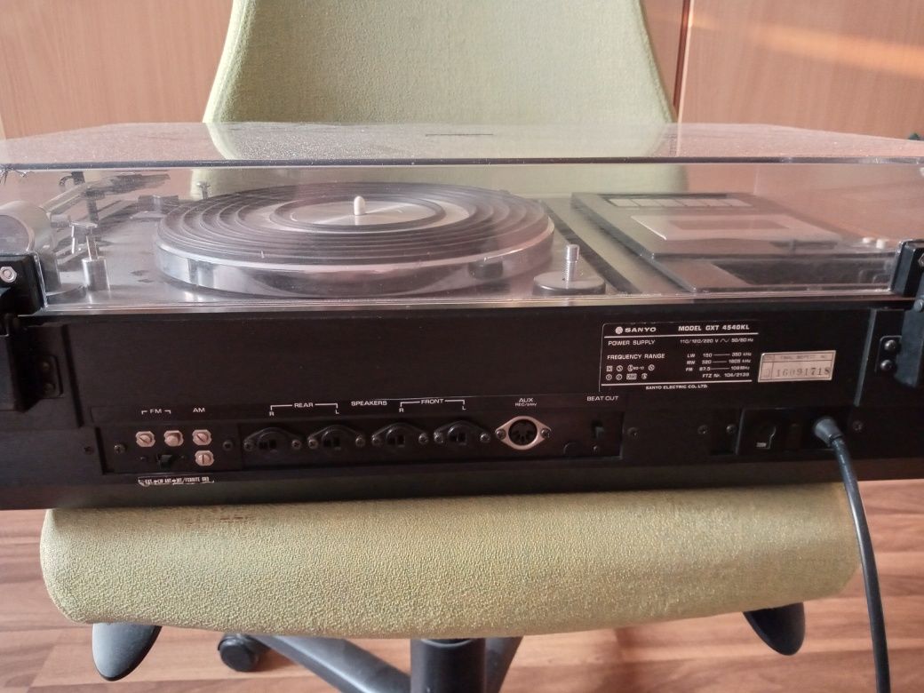 Vând statie Sanyo solid state 4x30w