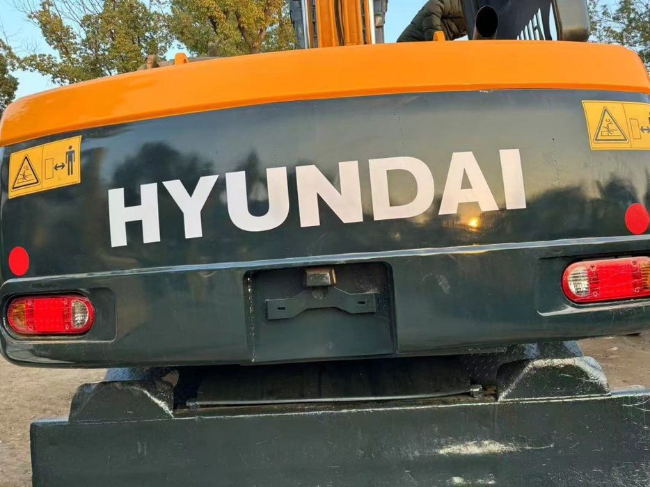 Экскаватор Hyundai 210w-9 колесный 2023 йил. 10% олдиндан тулов.