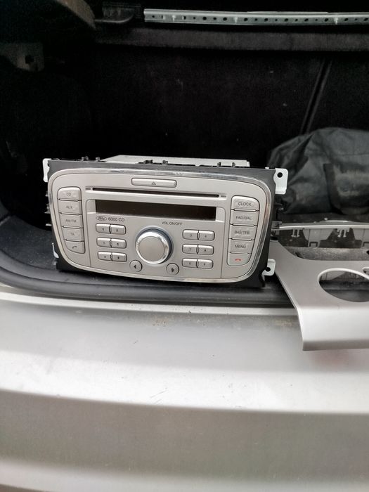 Vând  CD Player Ford focus 2 2008
