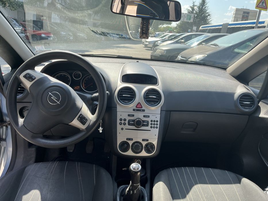 Opel Corsa 1.2 бензин 2008 година