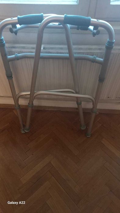 Сгъваема проходилка за вьзрастни