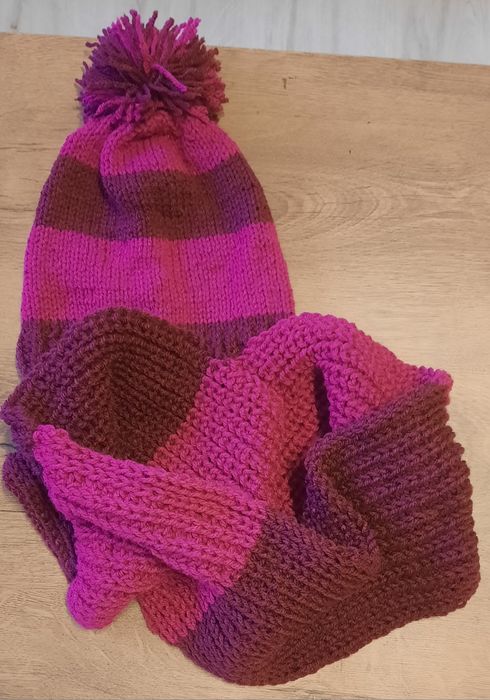 Set fular și caciulita ,,La vie en rose"