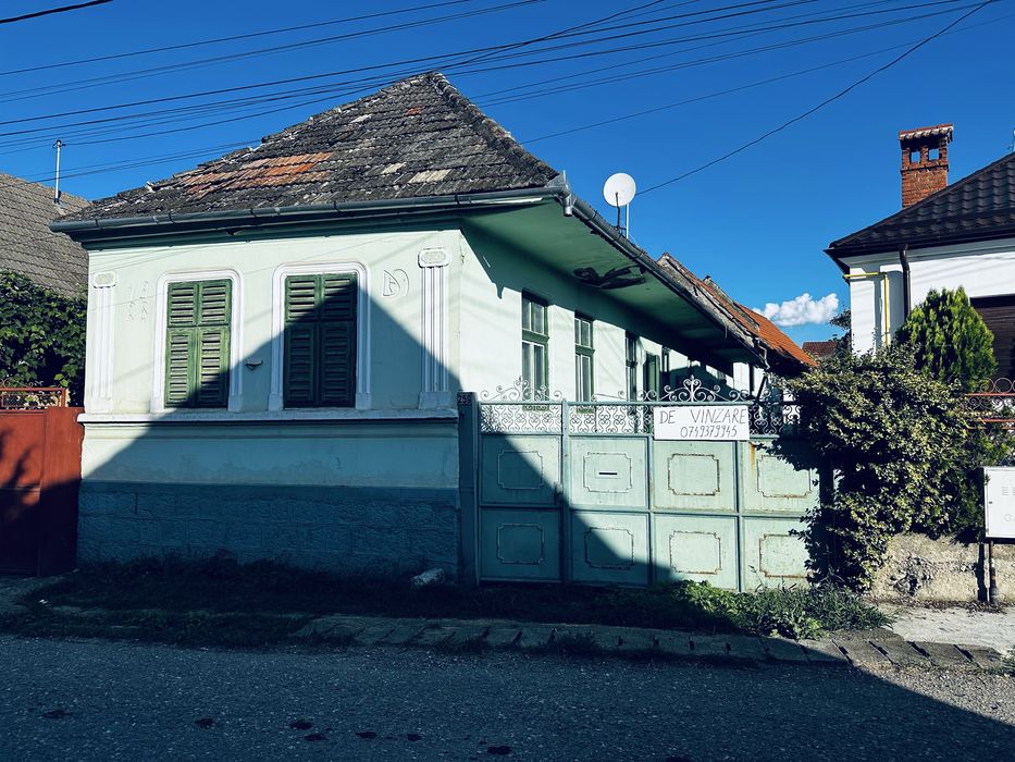 Vand casa la intrare in tarlungeni langa Pepco