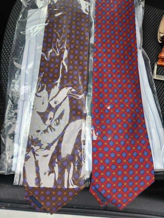 Vând cămașa și cravată și curea piele stoc 1500 buc