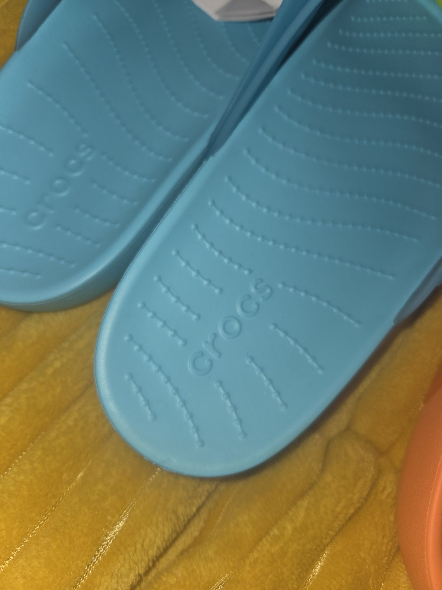 нови Crocs - Чехли с изчистен дизайн,