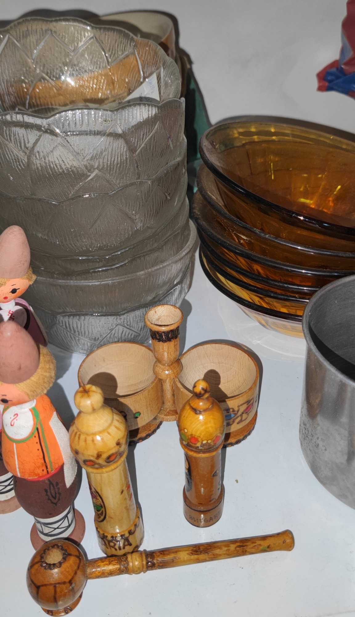 Кукли, закупени от чужбина и сувенири