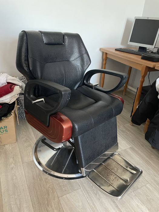 Парикмахерское кресло