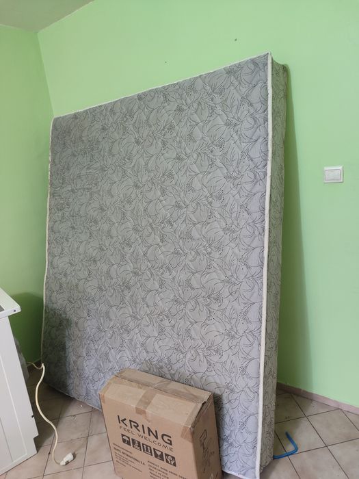 Здрави мебели: разтегателен диван, столове, маса,матрак 164/200,спалня