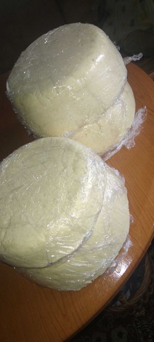 Branza burduf...gust deosebit..produsa in ferma  proprie..zona brasov