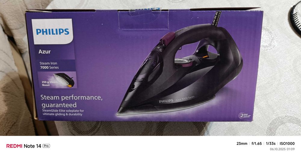 Продавам ютия Philips Azure Series 7000 DST7061