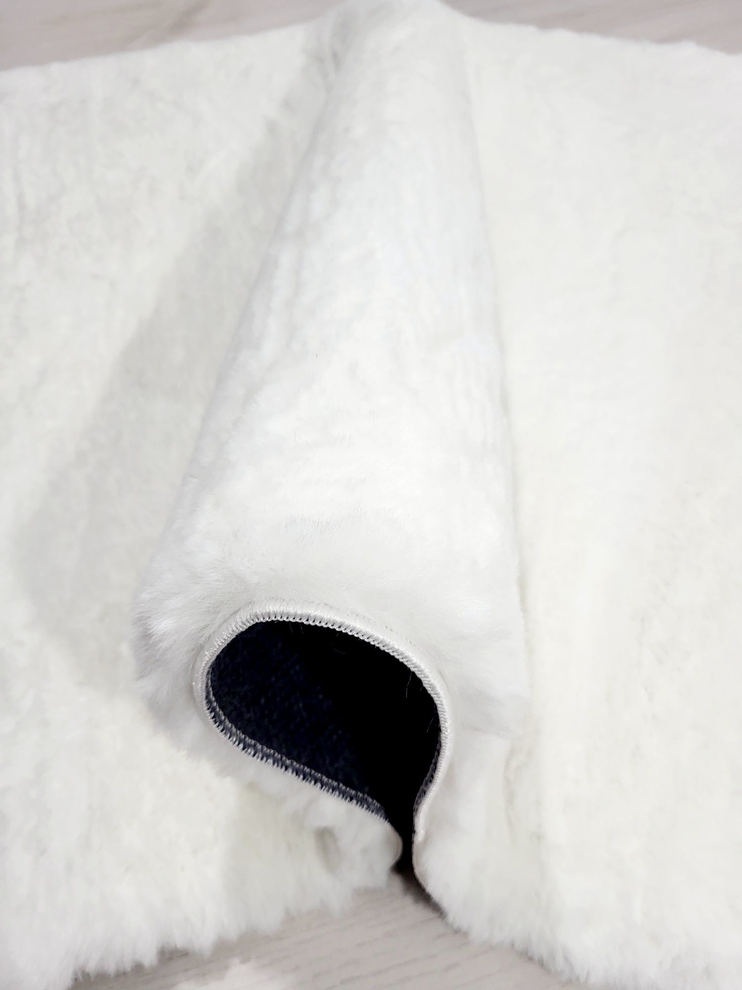 Меховой коврик  (зайчик)80×150   белый