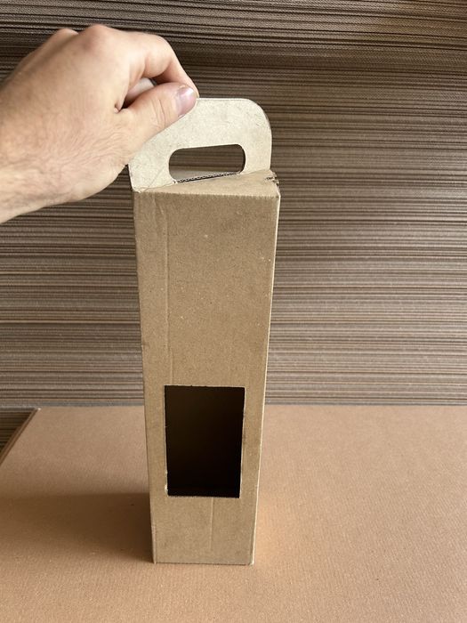 Vand cutii de carton pentru o sticla de vin