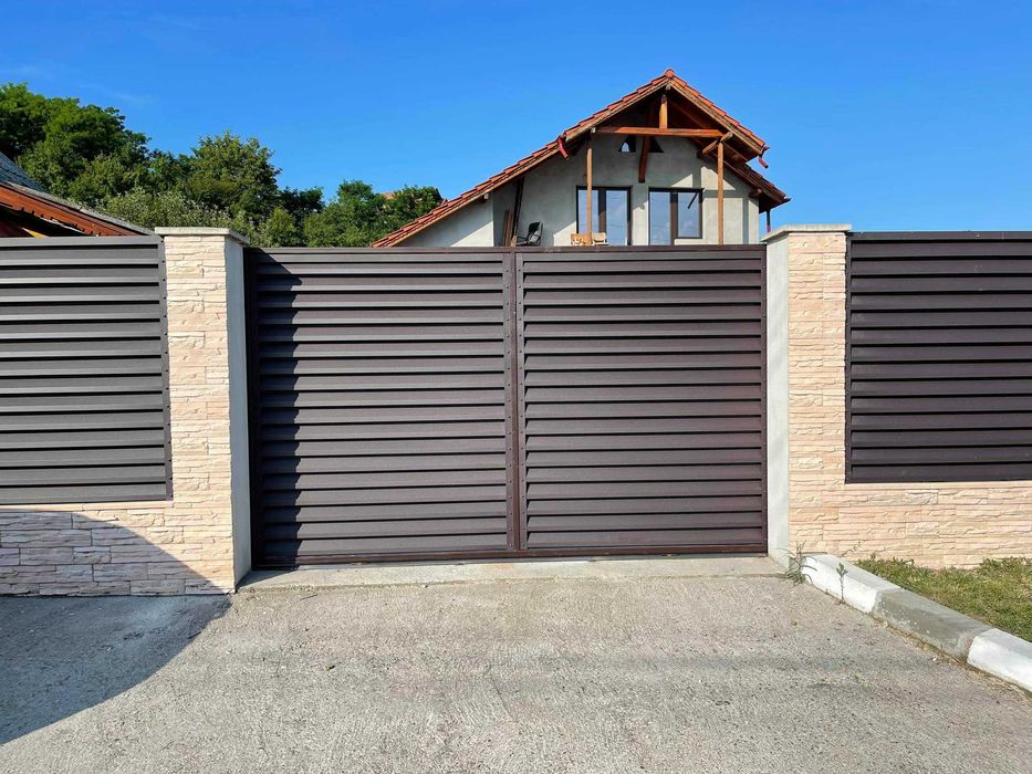 Jaluzele metalice pentru gard si porti Mat Bgm Maro RAL 8019
