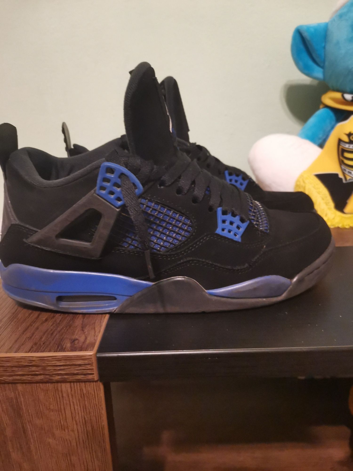 Jordan 4 blue thunder 42.5