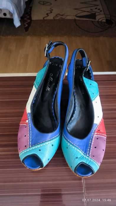 Vând sandale piele naturala