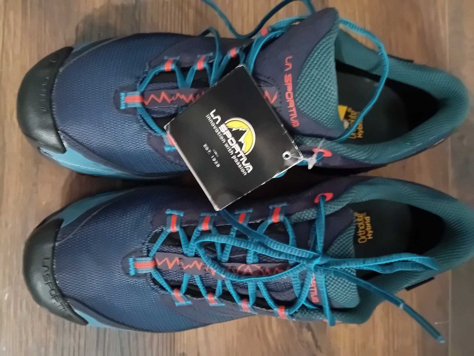 Adidasi La Sportiva marimea 44 noi