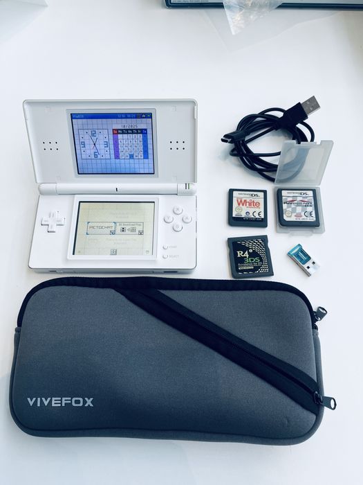 Consola Nintendo DS lite Alb, cu jocuri si accesorii