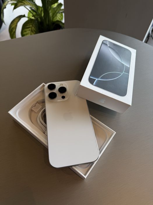 Продам iPhone 16 Pro 256Gb White Titanium в идеале