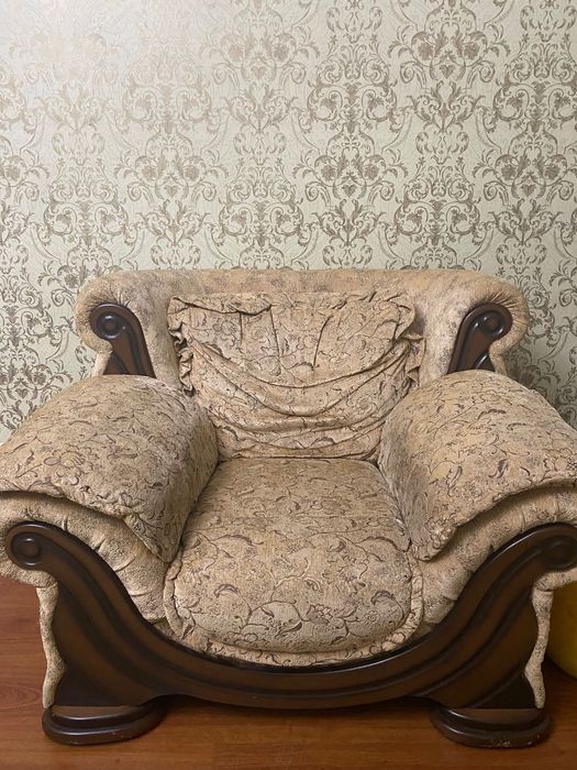 Продам Диваны и кресло