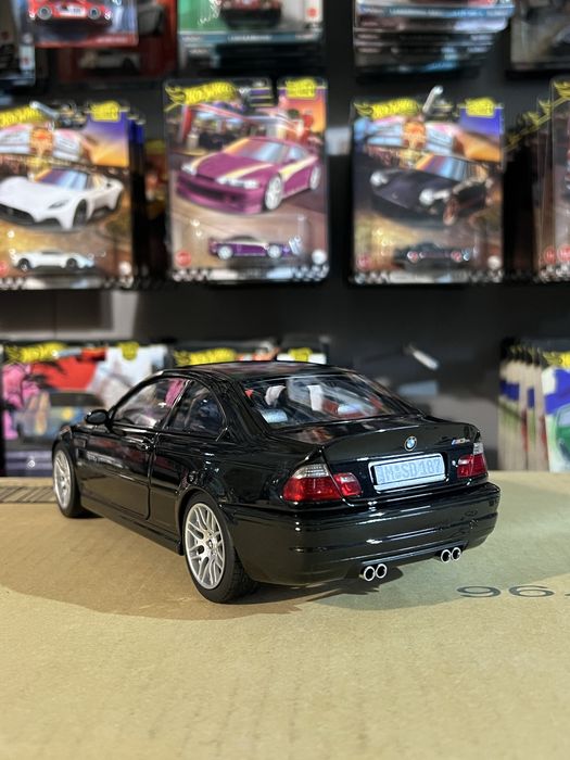BMW M3 CSL 2003 – Norev 1:18 – Sapphire Black – Full Metal