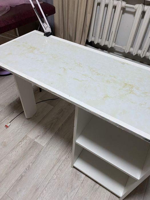 Стол ,шкаф в хорошем состоянии