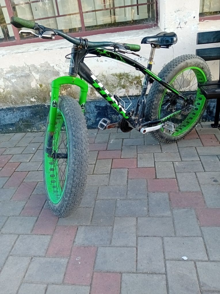 Vând sau schimb bicicleta titan