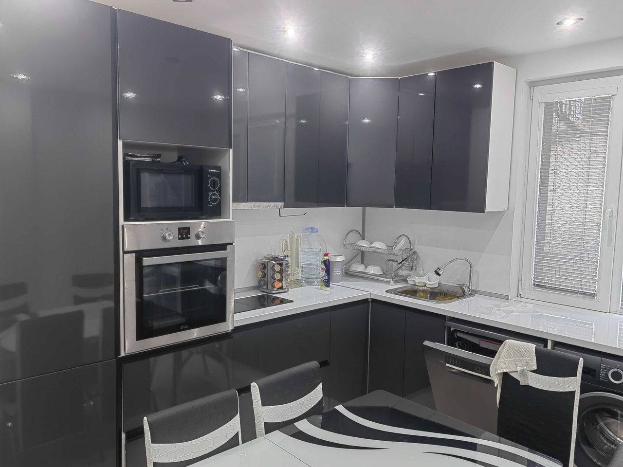 Продава се Етаж от къща в Кюстендил, Център - 92 кв.м за 979 €/кв.м - Снимка #7