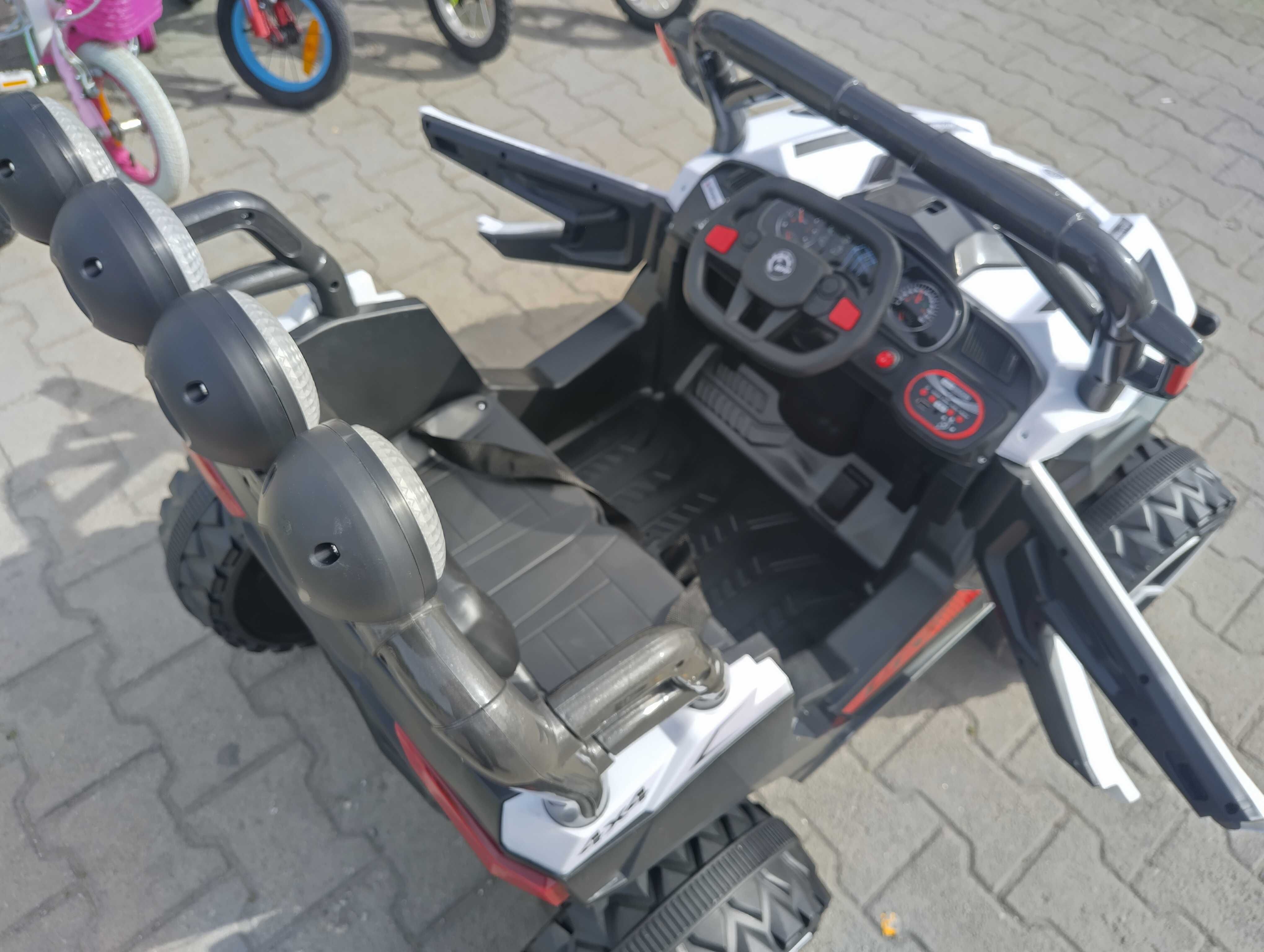 SAFARI двуместен акумулаторен джип JAKARTA 4x4 бял