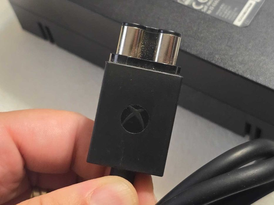 Alimentator Xbox One A13-203P1A, 12V 16.5A 198W - poze reale