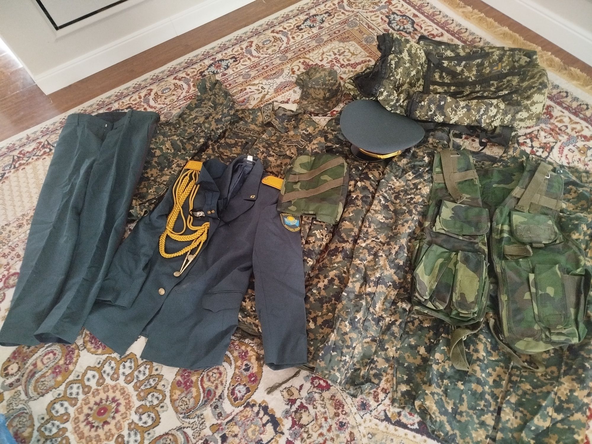 Военные формы, почти новые в хорошем качестве