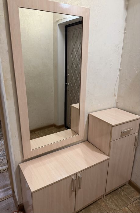 Прихожая, обувница , зеркало