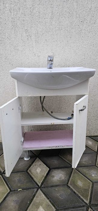 Chiuveta de baie cu suport + baterie si furtune