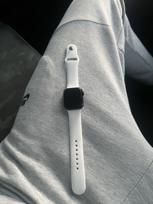 Apple watch se оригинал,срочная продажа