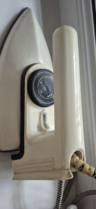Утюг  не паровой  Б/У