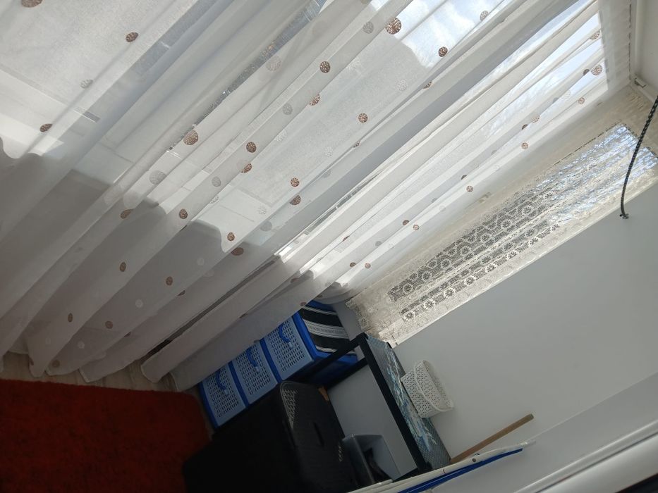 Persoana fizica inchiriez apartament cu doua camere in deva ,merasti