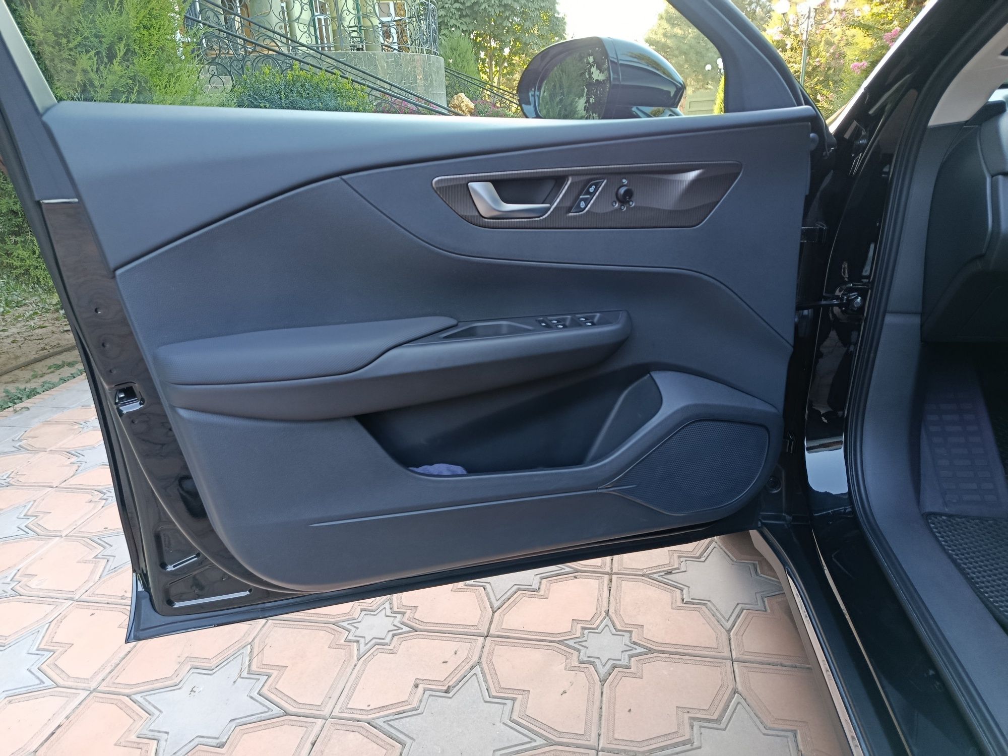 HONGQI EQ M-5 2025! 450 km li Full. Rasmiy salondan olingan