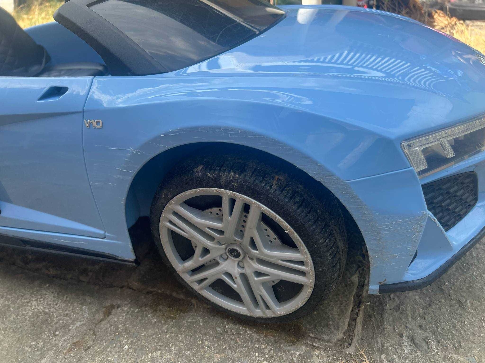 Dетска акумулаторна кола Chipolino Audi R8 Spyder – синя