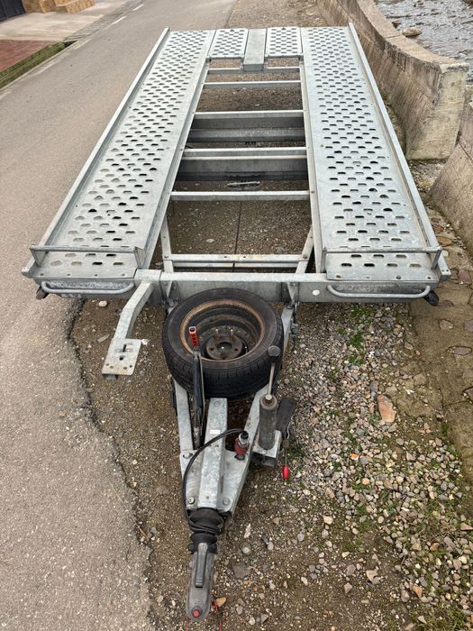 Vând platformă auto basculabila