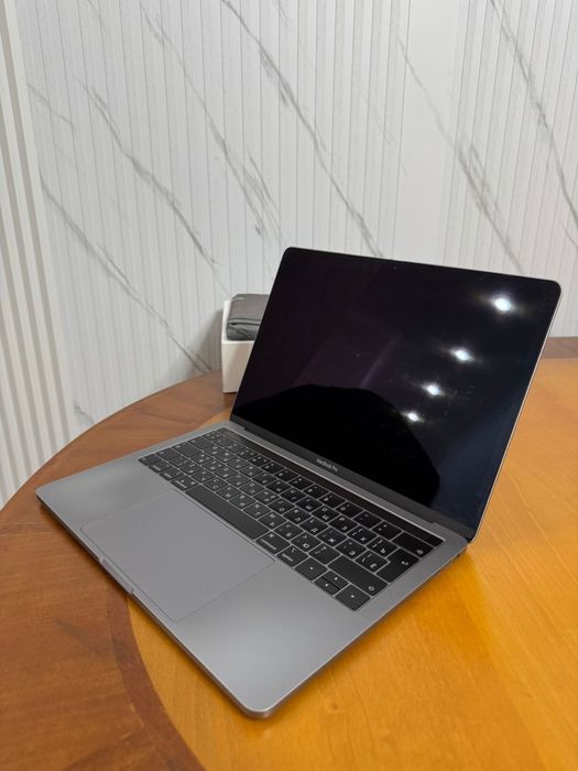 MacBook Pro 13″ (2018, i5 / 8 ГБ / 500 ГБ SSD) — хорошее состояние
