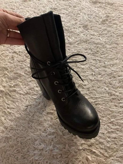 Bocanci din piele cu toc gros marimea 38