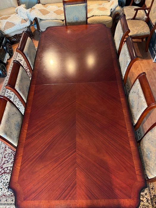 Продаётся стол со стульями из красного дерева