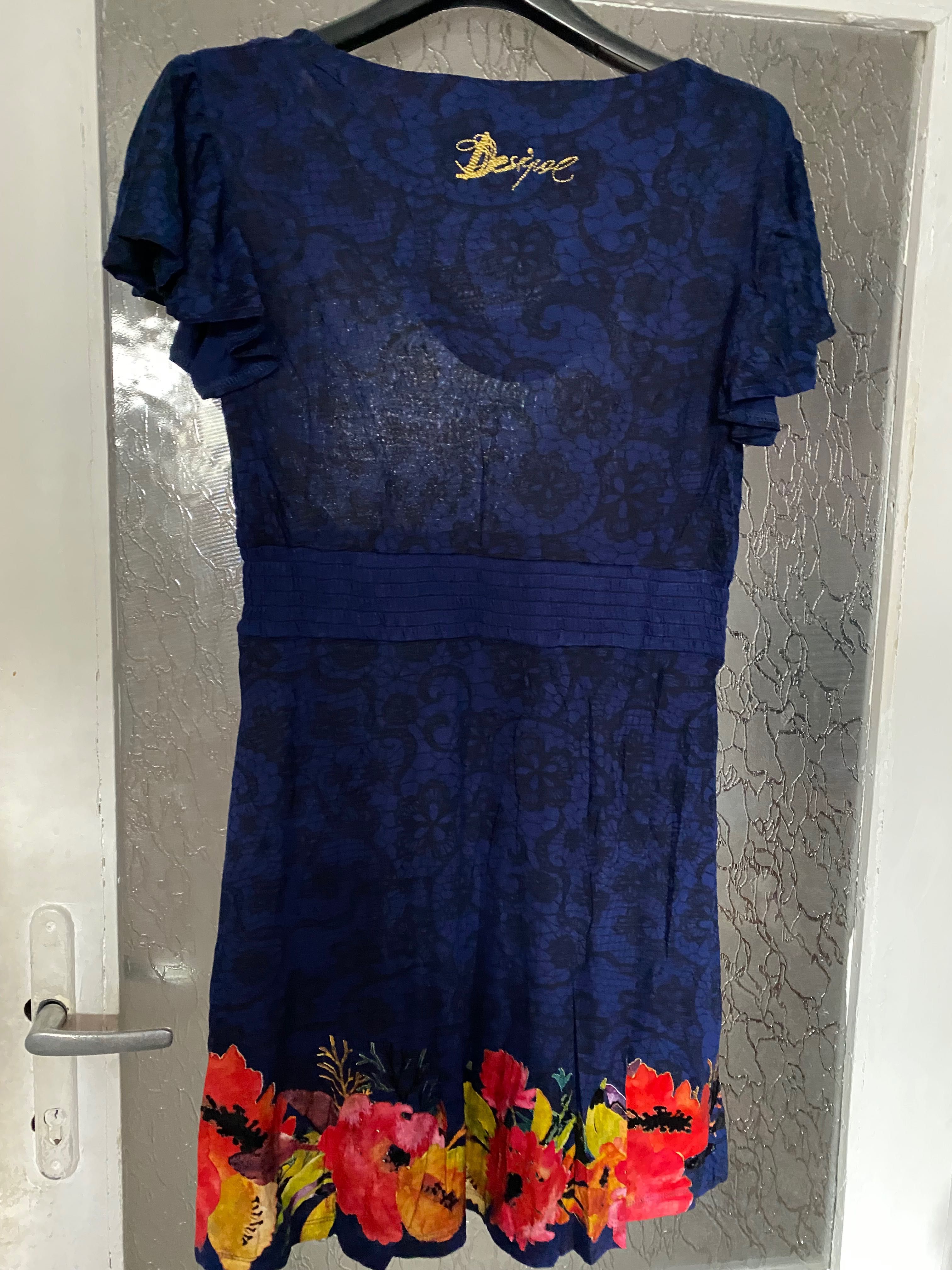 Чисто нови рокли Desigual