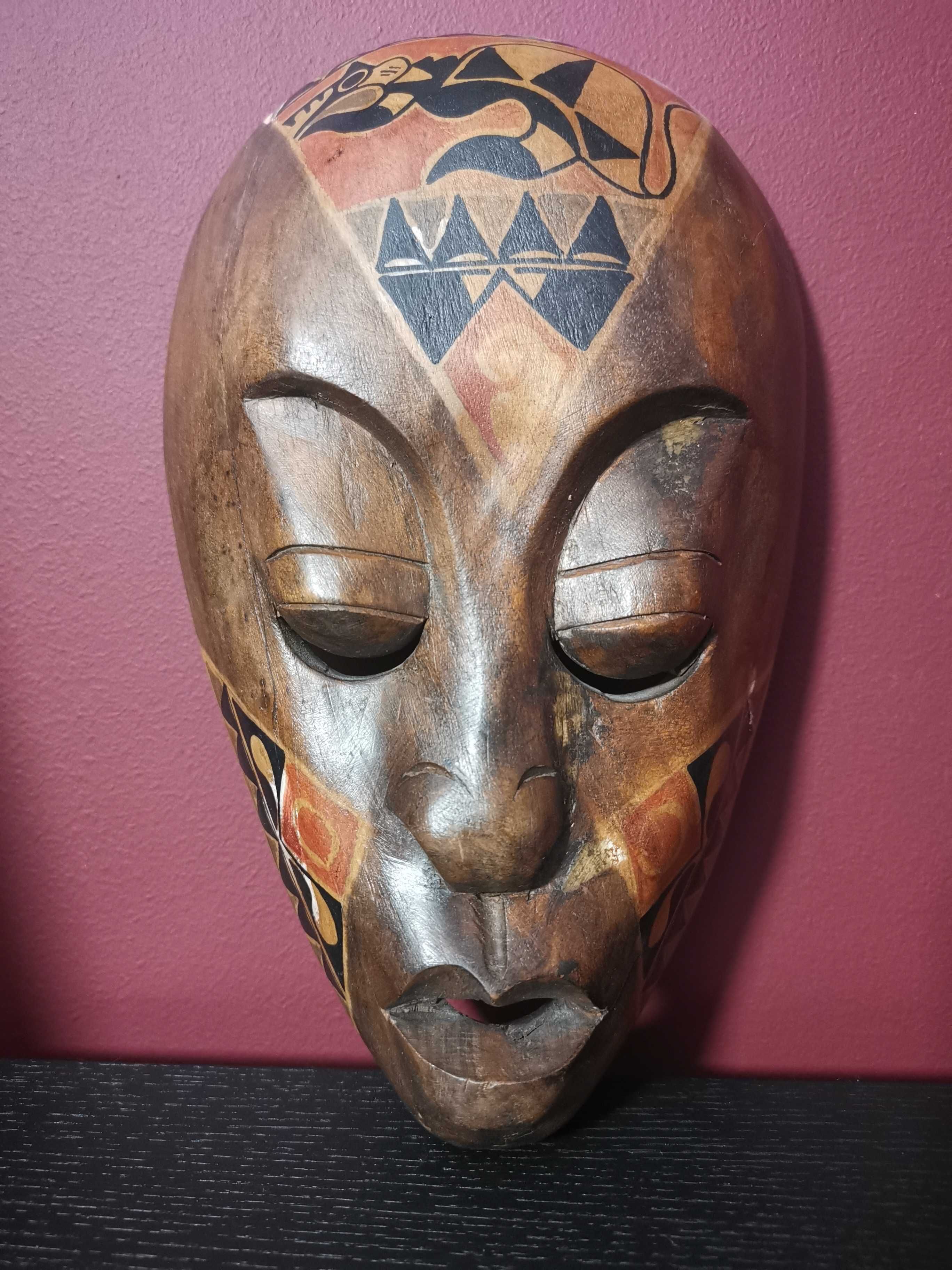 Masca din lemn ( obiect decorativ)