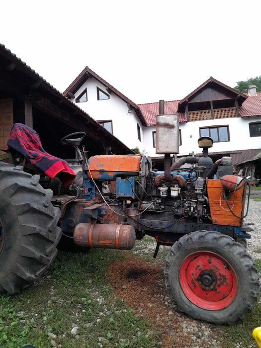 Tractor U651    .