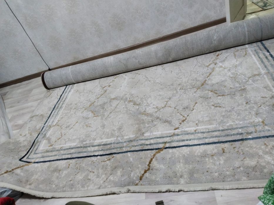 Продается ковер почти новая