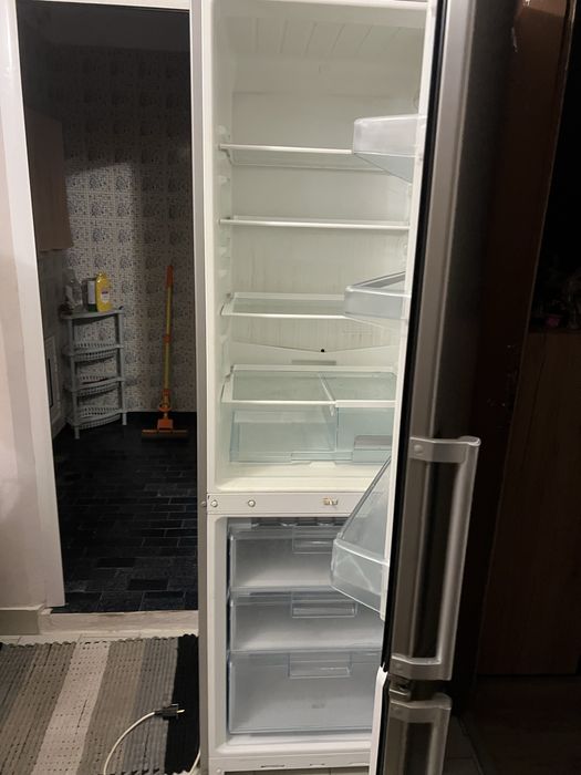 Хладилник Bosch сив