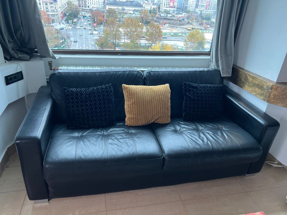 Canapea + fotoliu din piele neagra